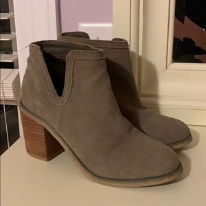 urban outfitters tia boots